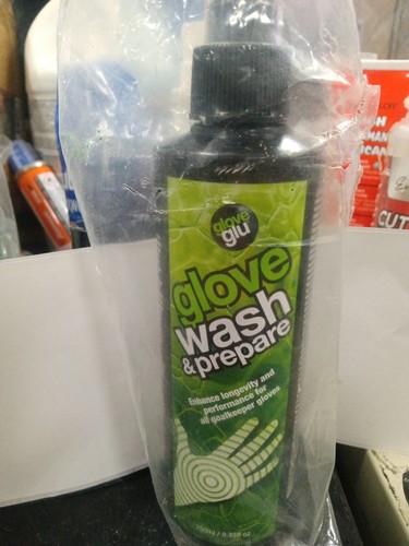 Deep cleaning goalkeeper glove - deep,